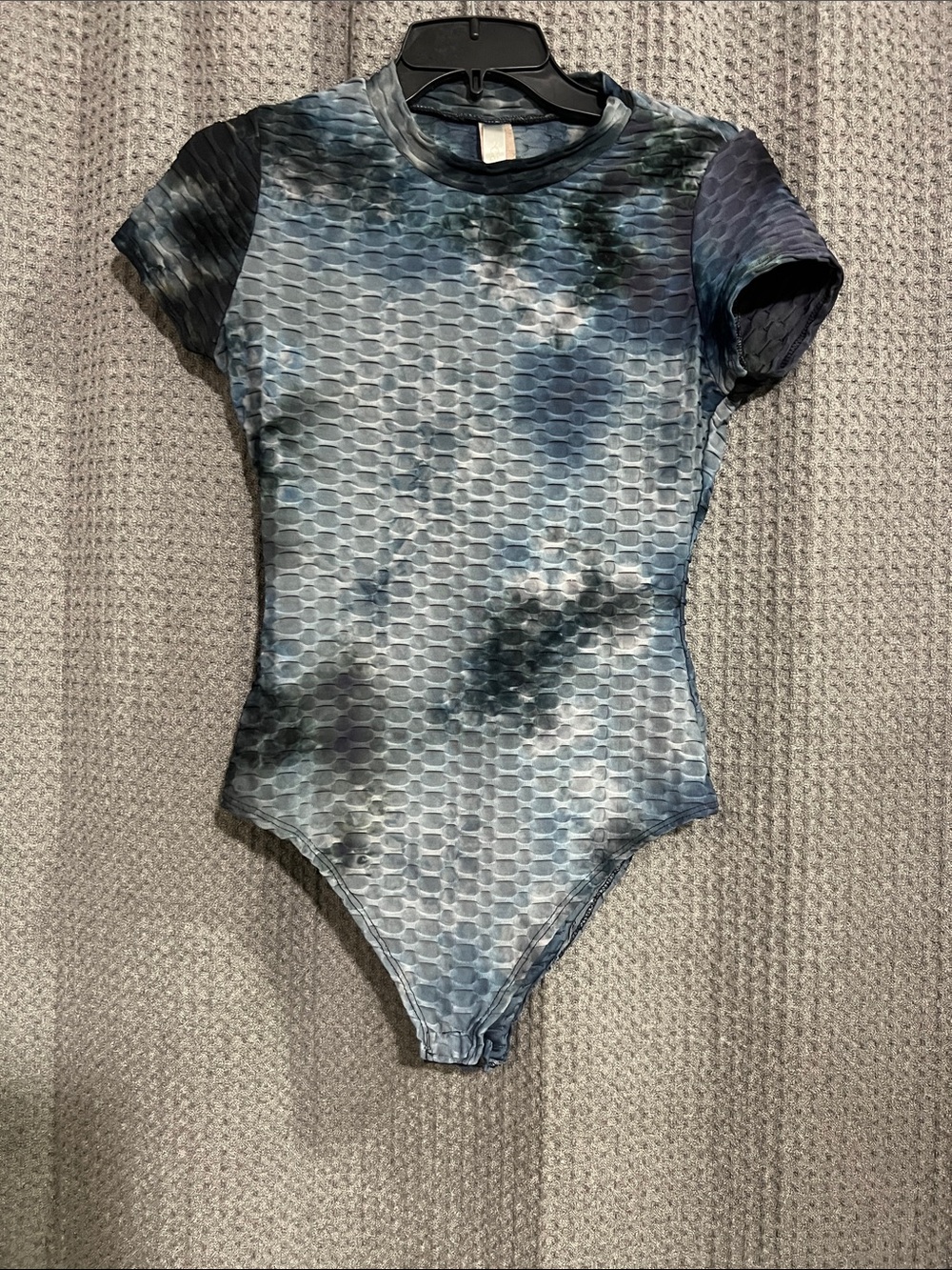 Tie-Dye Textured Short-Sleeve Bodysuit in Blue